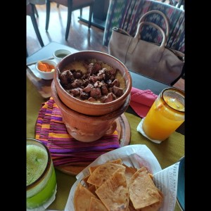 carne con queso fundido 