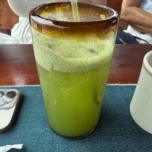 Limonada con hierba buena