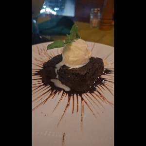 Postres - Brownie con helado