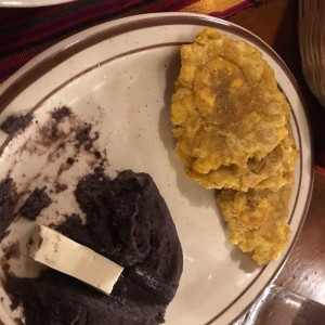 Guarniciones: Frijol y Patacones