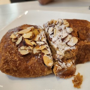 croissant de Nutella y Almendras