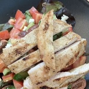 Ensalada griega con pollo