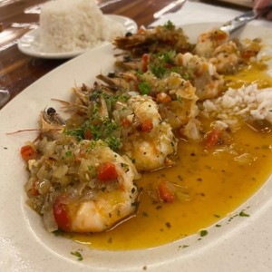 Langostinos a la Griega, all Ajillo o en Brucheta