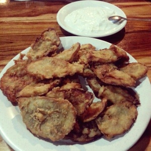"Berenjena frita" con "Tzatziki"