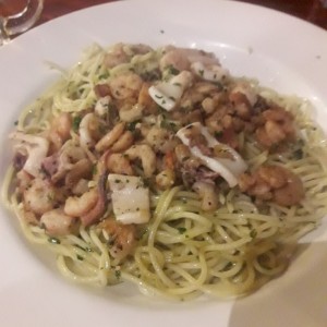 spaguetti con mariscos al oleo