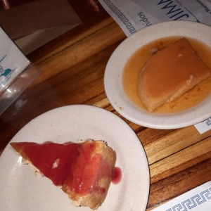 Flan de la Casa y Cheesecake de Fresa