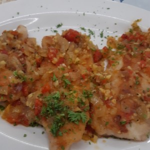 Filete de Corvina a la plancha o a la Griega, al Ajillo, o la criolla