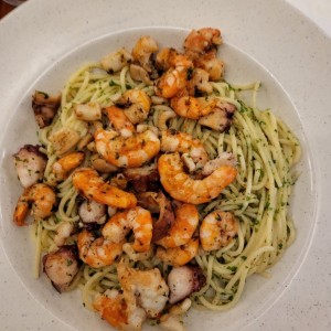 Spaghetti con Mariscos Mixtos