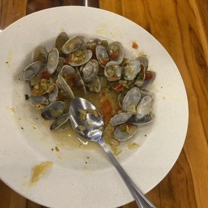 Almejas al Ajillo