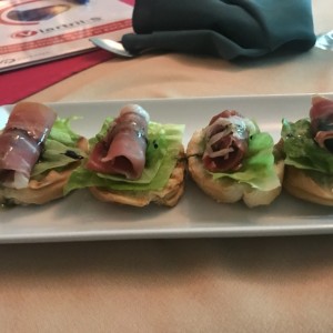 montadito de jamon serrano