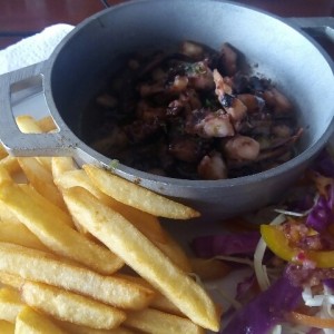 Pulpo al Ajillo con Papas