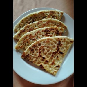 Accompaniments - Naan con Ajo