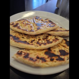 Accompaniments - Naan con Cebolla