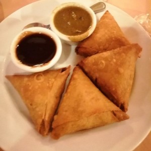 Samosas de pollo.