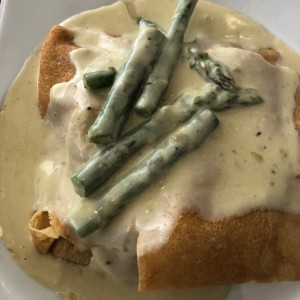 Crepes de Pollo con Esparragos y Hongos