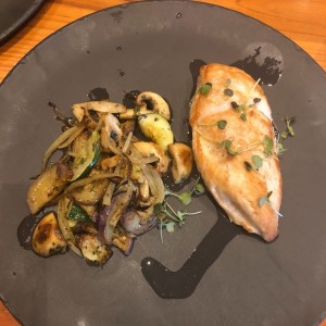 Pechuga a la plancha con vegetales