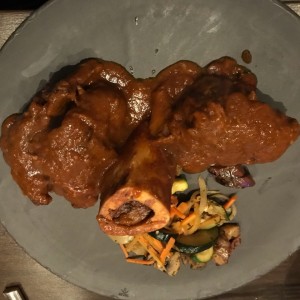 osobuco con vegetales al vapor