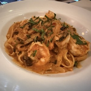 Pastas - Fettuccine con camarones y hongos