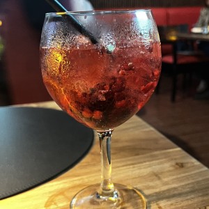 Gin con frutos rojos