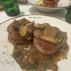 Filete Mignon con Tocino Artesanal y Salsa de Hongos