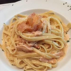 Fettucine alla crema rosa di salmone e vodka