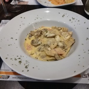 Pastas - Mezzelune alla montanara