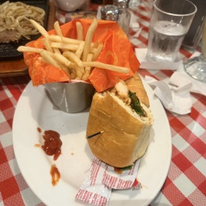 Emparedado pollo BBQ