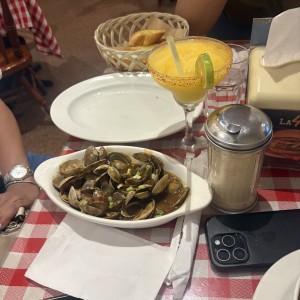 ENTRADAS - Almejas al Ajillo