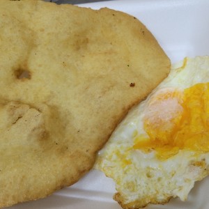 DOS HUEVOS - Estilo con hojaldre