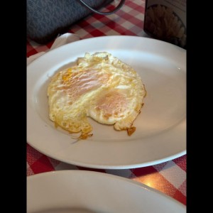 DOS HUEVOS - Estilo fritos