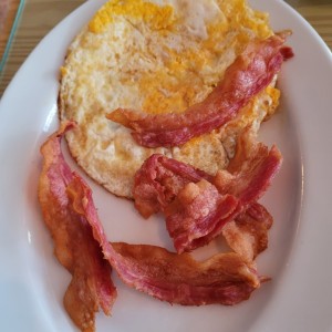 DOS HUEVOS - Estilo con tocino