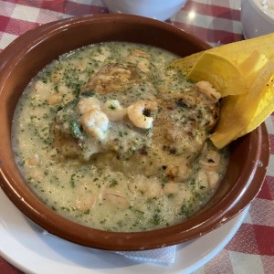 Corvina con camarones 