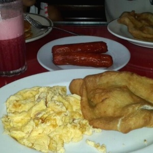 Huevos revuelto con hojaldre