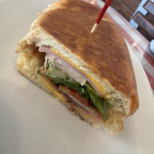 EMPAREDADOS - Emparedado Bronco Steaks