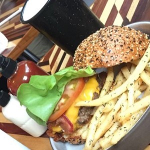 hamburguesa clasica con papas