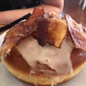 Dona con bacon