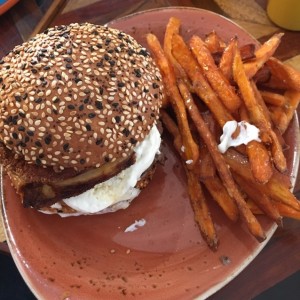 goat cheese burger deliciosa