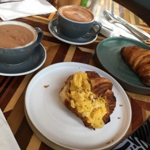 croissant de huevo