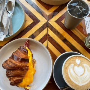 Centeno croissant sandwich