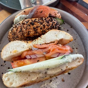 emparedado de salmon