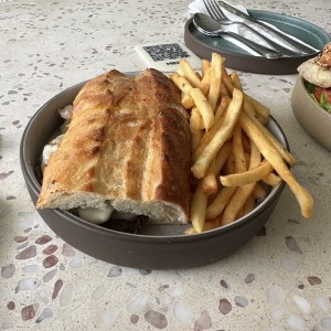 ALMUERZO - Cheesesteak Sandwich