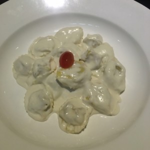 tortellini al prociutto con parmigianno