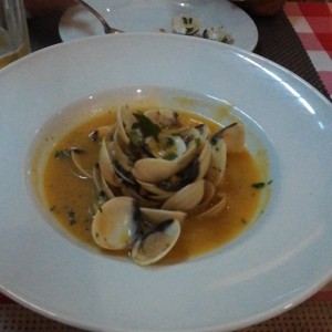Almejas al ajillo