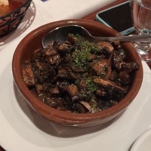 Hongos al ajillo 
