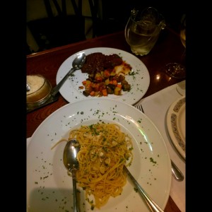 Lengua a la romana con vegetales y pasta al oleo