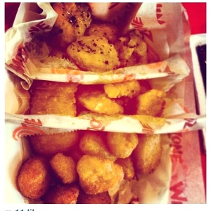 Boneless de Limon Zinger , Honey BBQ y torrejitas de maiz