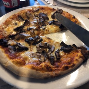 pizza funghi