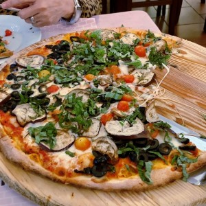 Pizza Amalfi, si te encantan los vegetales.