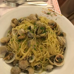 Spaghettini con Crema de Broccoli y Vongole