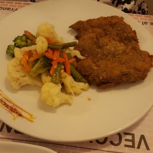 milanesa de carne con vegetales